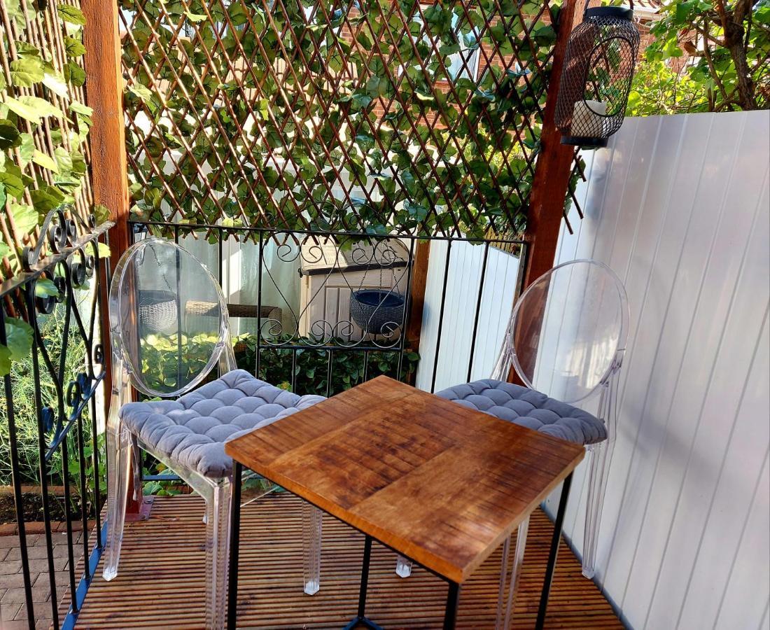 Pretty Studio With A Private Terrace London Kültér fotó